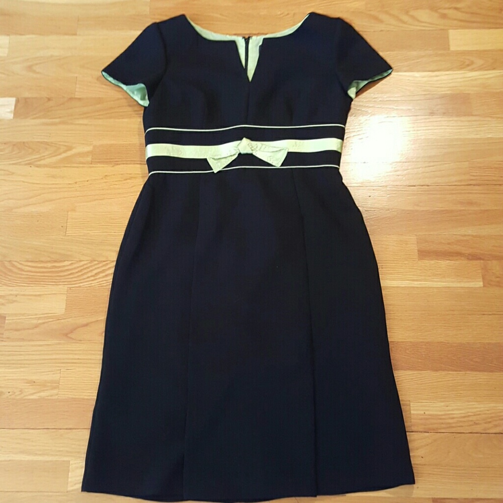 EUC Black w Pistachio Bow V Neck Sheath Dress 10P